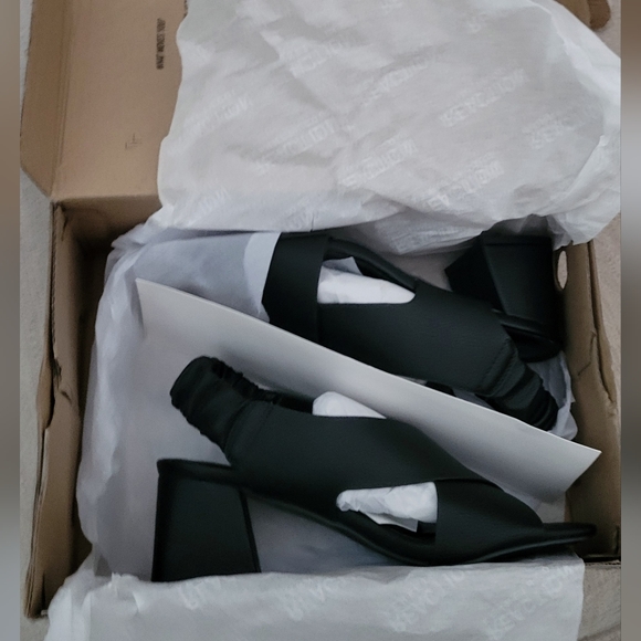 NIB Kenneth Cole Black Open Toe Slingback Sandals Size 7 - Picture 2 of 3